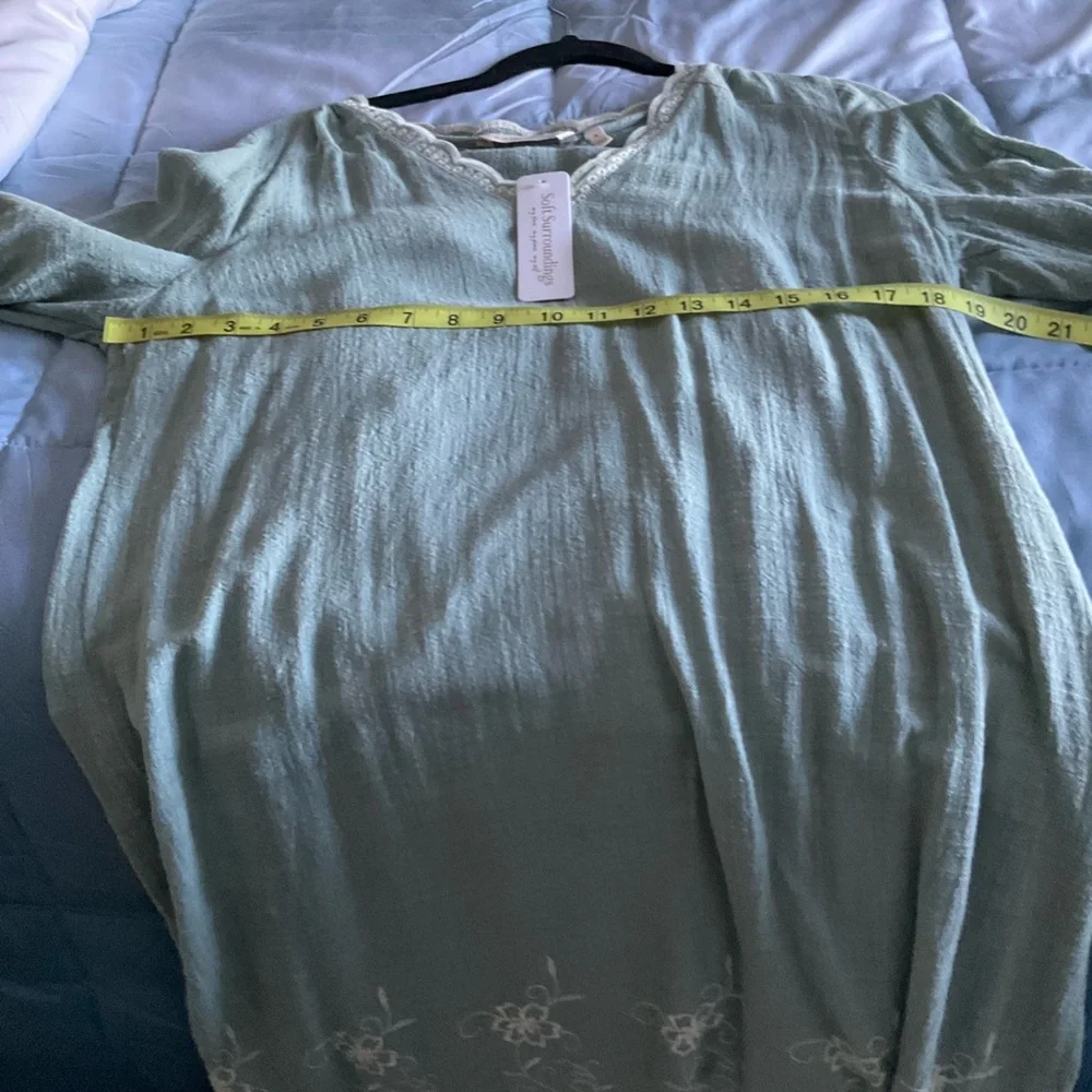 Dress - Picture 7 of 7